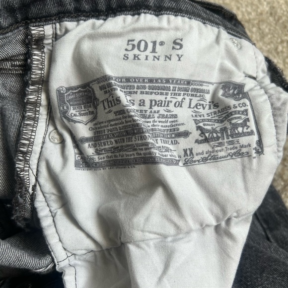 Levi 501 Skinny Faded Black W27 L28. No rips/ frayed at bottom. - Picture 7 of 7